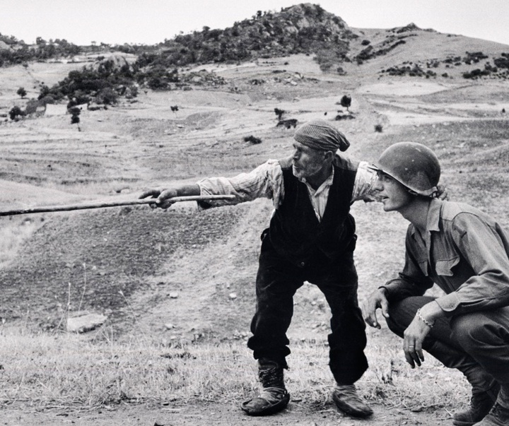 Gallery of World War II photos by Robert Capa-Hungary