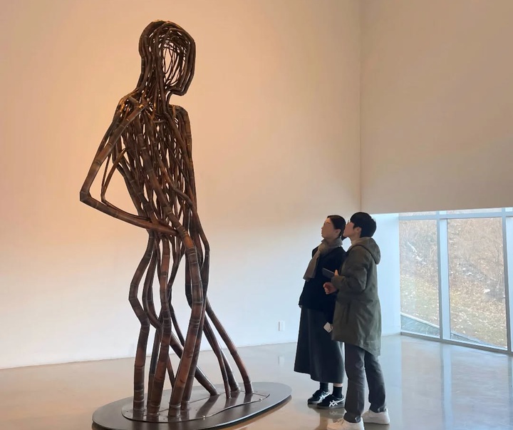 Gallery of Sculpture by Ahnjaehong - South Korea