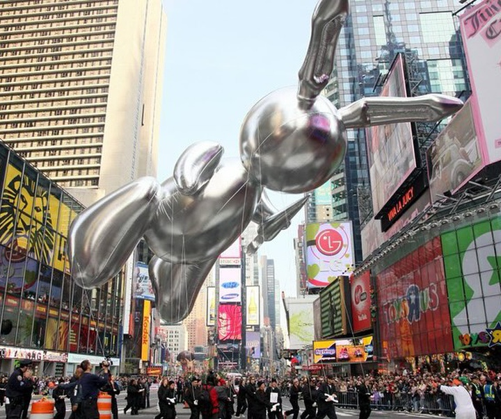 Gallery of Sculpture by Jeff Koons - USA