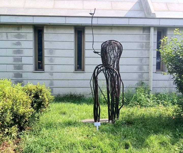 Gallery of Sculpture by Ahnjaehong - South Korea