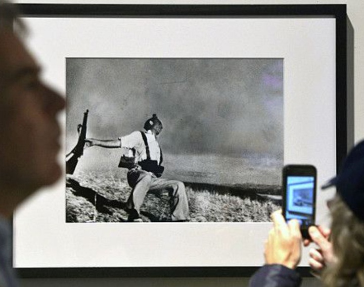 The photo that made Robert Capa the most famous photographer in the world
