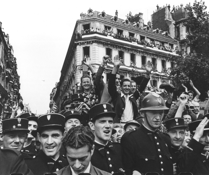 Gallery of World War II photos by Robert Capa-Hungary