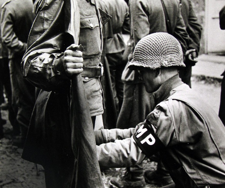 Gallery of World War II photos by Robert Capa-Hungary