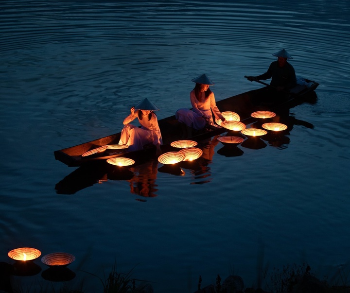 Gallery of Photography by Mahendra Bakle - India