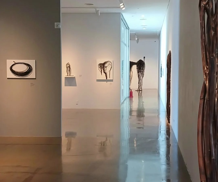 Gallery of Sculpture by Ahnjaehong - South Korea
