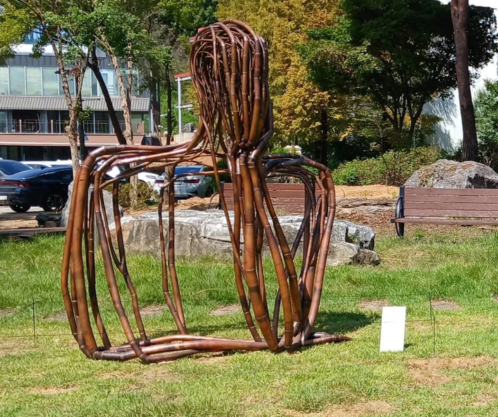 Gallery of Sculpture by Ahnjaehong - South Korea