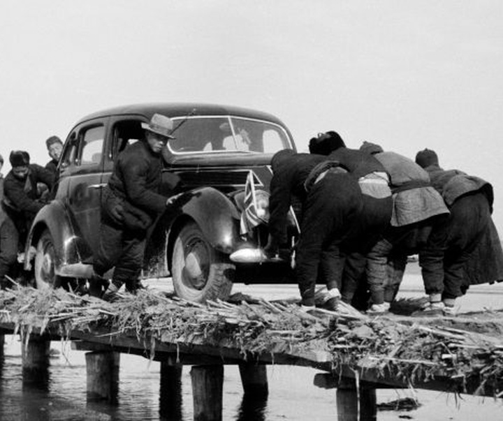 Gallery of World War II photos by Robert Capa-Hungary