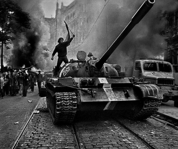 Gallery of World War II photos by Robert Capa-Hungary