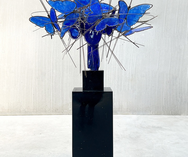 sulpture by manolo valdes spain