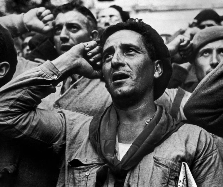 Gallery of World War II photos by Robert Capa-Hungary