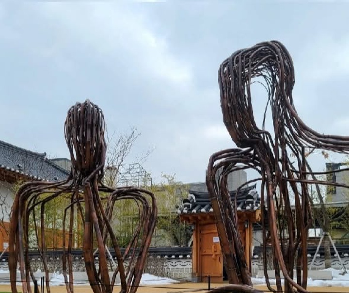 Gallery of Sculpture by Ahnjaehong - South Korea