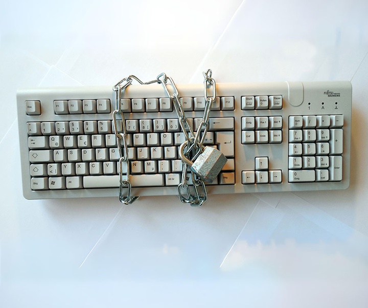 First Selection of the International Poster Contest “Terror Online”