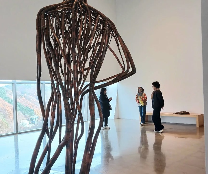 Gallery of Sculpture by Ahnjaehong - South Korea