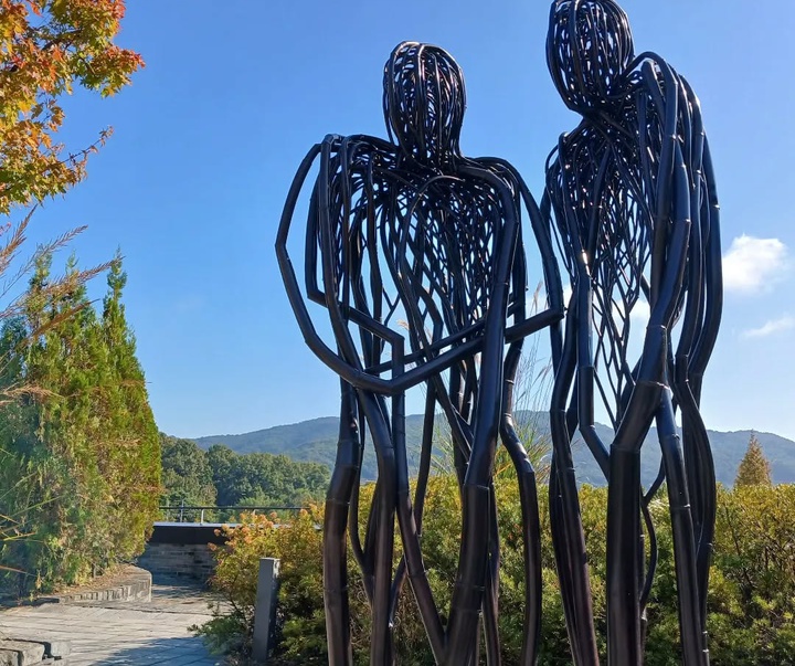 Gallery of Sculpture by Ahnjaehong - South Korea