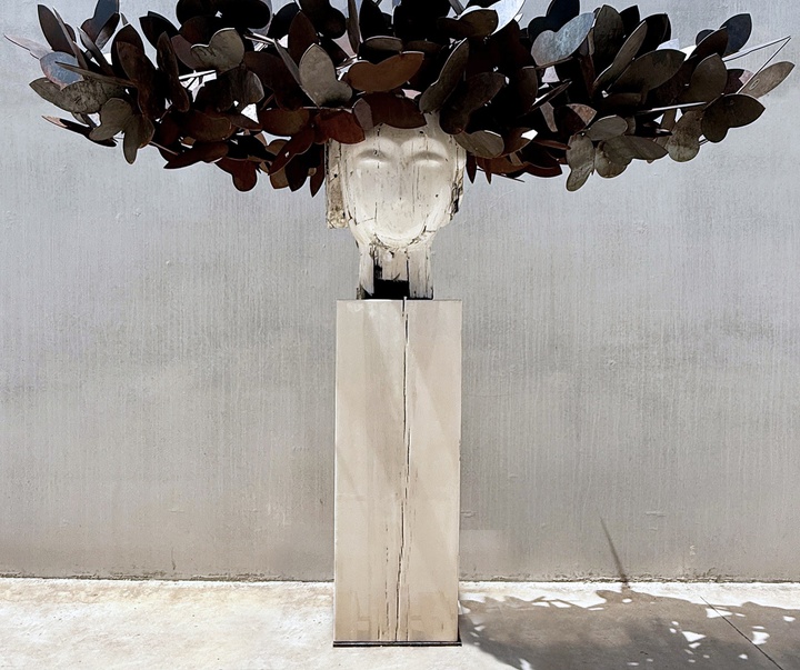 sulpture by manolo valdes spain