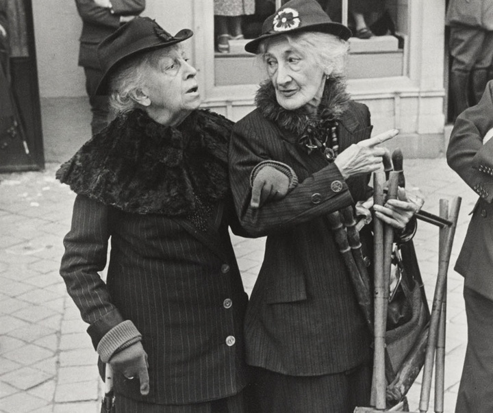 Gallery of Photos by Henri Cartier-Bresson-30s & 40s