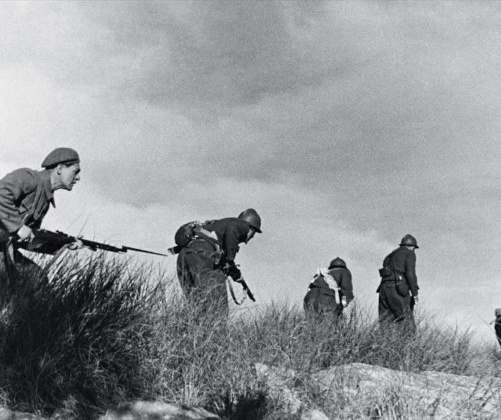 Gallery of World War II photos by Robert Capa-Hungary