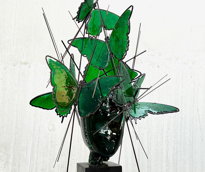 sulpture by manolo valdes spain