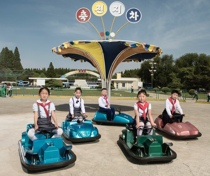 Gallery of North Korea photos by Stephan Gladieu