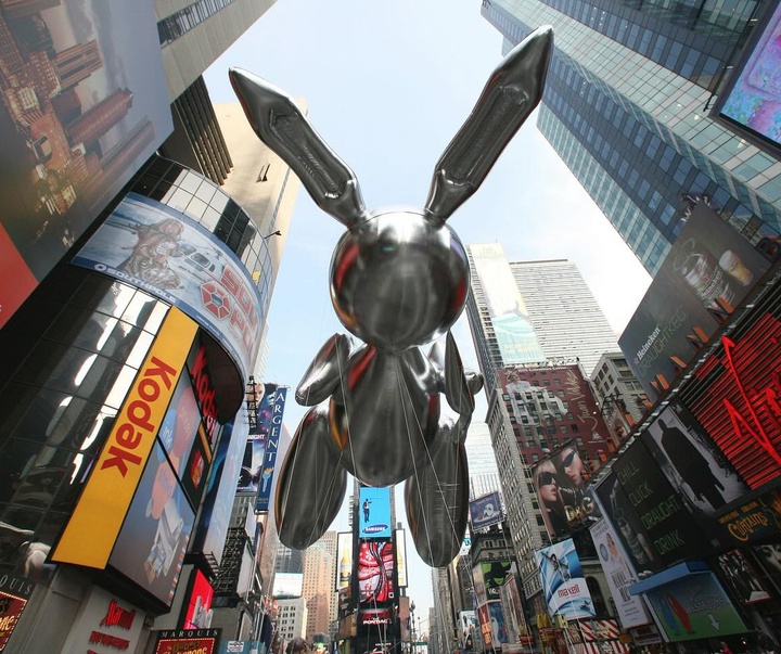 Gallery of Sculpture by Jeff Koons - USA