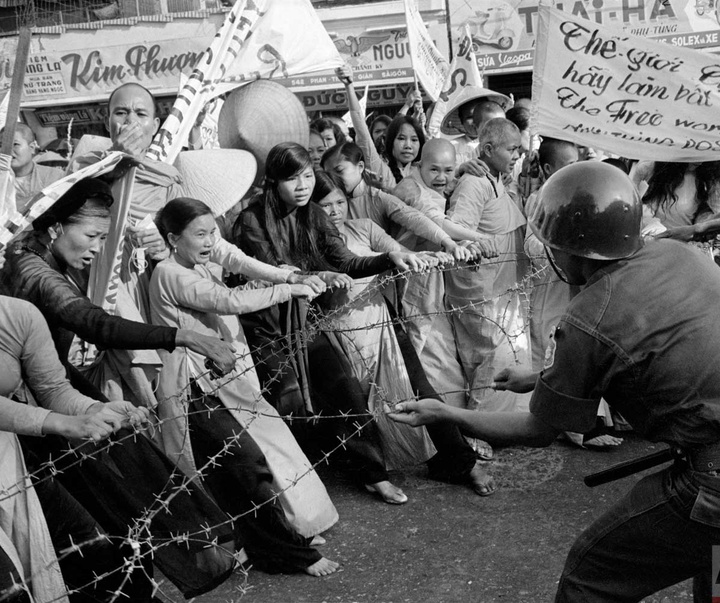 Gallery of War Photos in Vietnam by Horst Faas-Germany