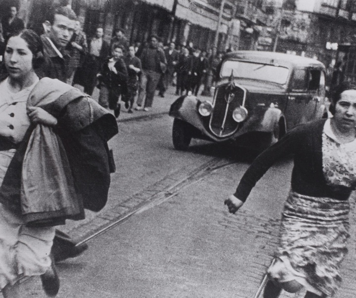 Gallery of World War II photos by Robert Capa-Hungary