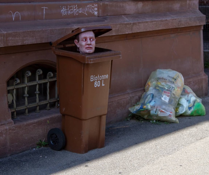 Gallery of Sculpture & Modern art by Isaac Cordal-Spain