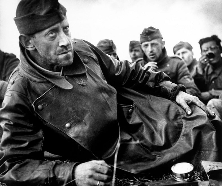 Gallery of World War II photos by Robert Capa-Hungary