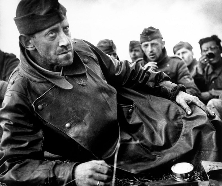 Gallery of World War II photos by Robert Capa-Hungary