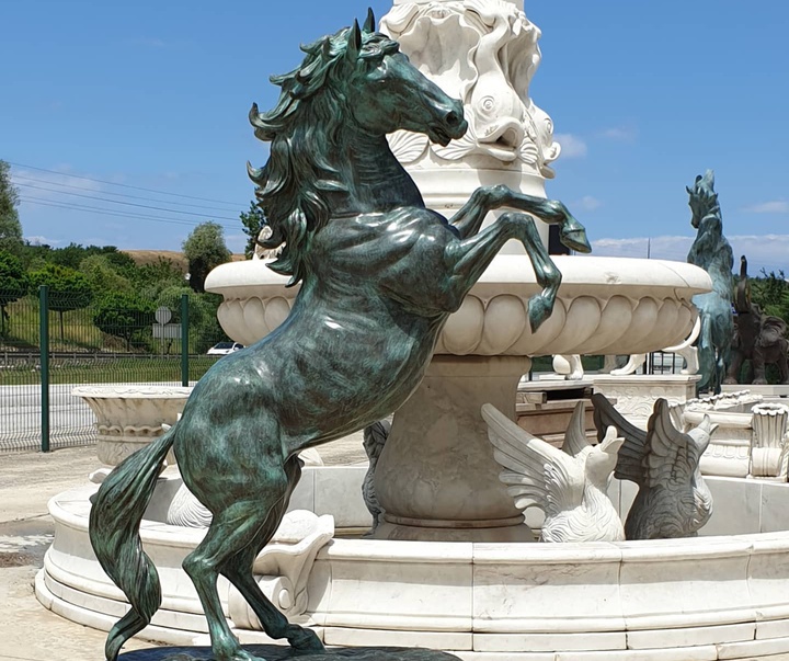 Gallery of Sculpture by Efes bronze Groupe - Turkey