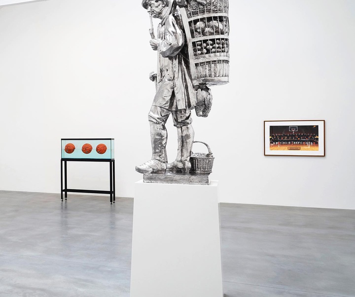 Gallery of Sculpture by Jeff Koons - USA