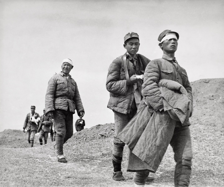 Gallery of World War II photos by Robert Capa-Hungary