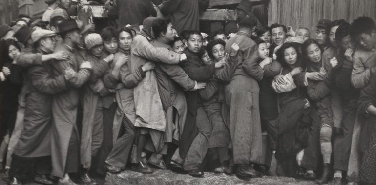 بررسی یک اثر از هانری کارتیه برسون در «شانگهای چین»، دسامبر ۱۹۴۸