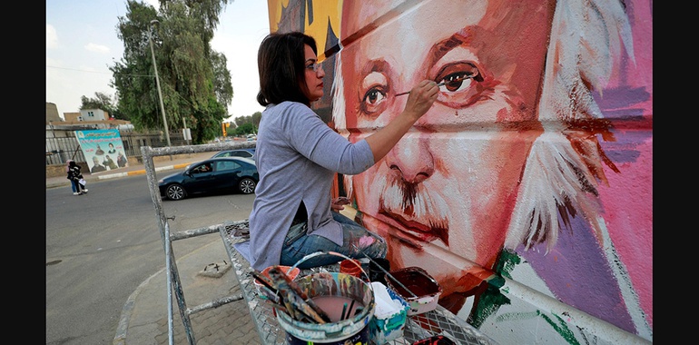 آثار بانوی هنرمند عراقی بر دیوارهای شهر بغداد