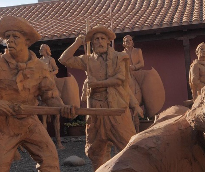 گالری مجسمه‌های کارلوس بناویدز از آرژانتین