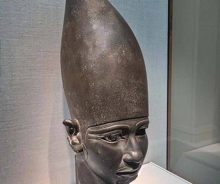 head of a pharaoh wearing the white crown hedjet of upper egyp