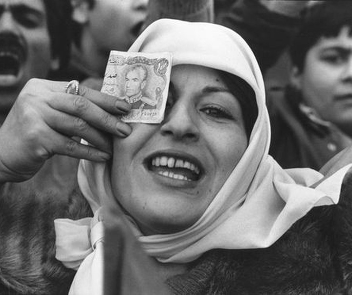 گالری عکس های مستند عباس عطار از ایران  (بخش اول، انقلاب ۱۳۵۷)