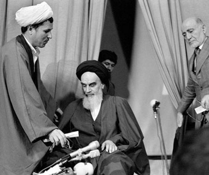گالری عکس های مستند عباس عطار از ایران  (بخش اول، انقلاب ۱۳۵۷)