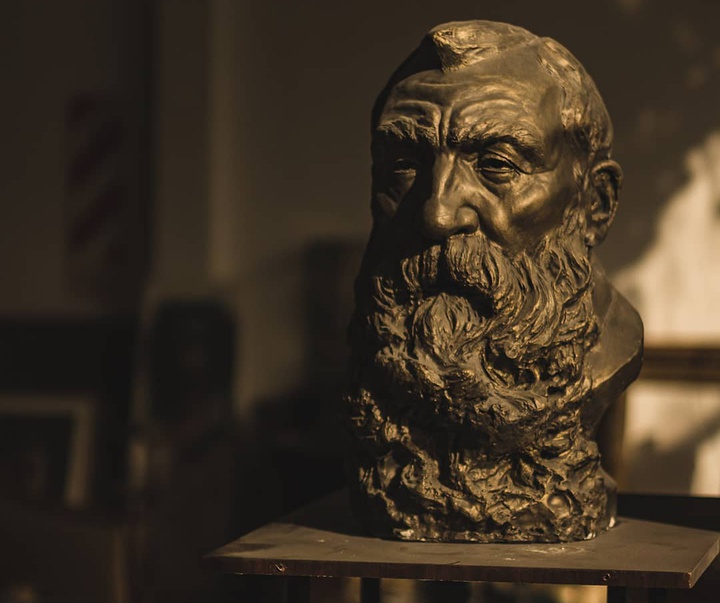 گالری مجسمه‌های کارلوس بناویدز از آرژانتین