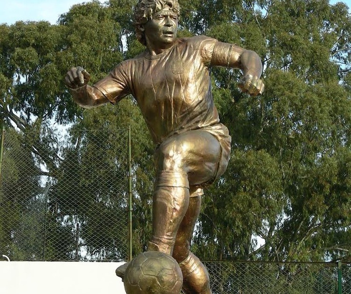 گالری مجسمه‌های کارلوس بناویدز از آرژانتین