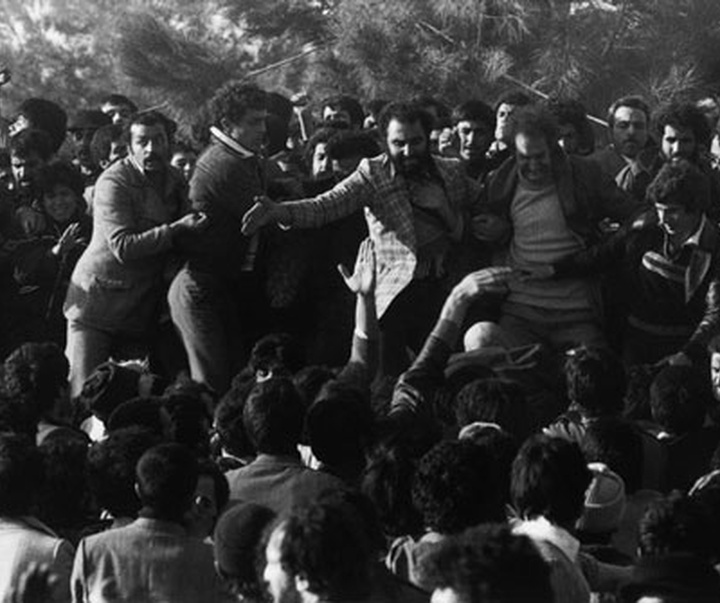 گالری عکس های مستند عباس عطار از ایران  (بخش اول، انقلاب ۱۳۵۷)