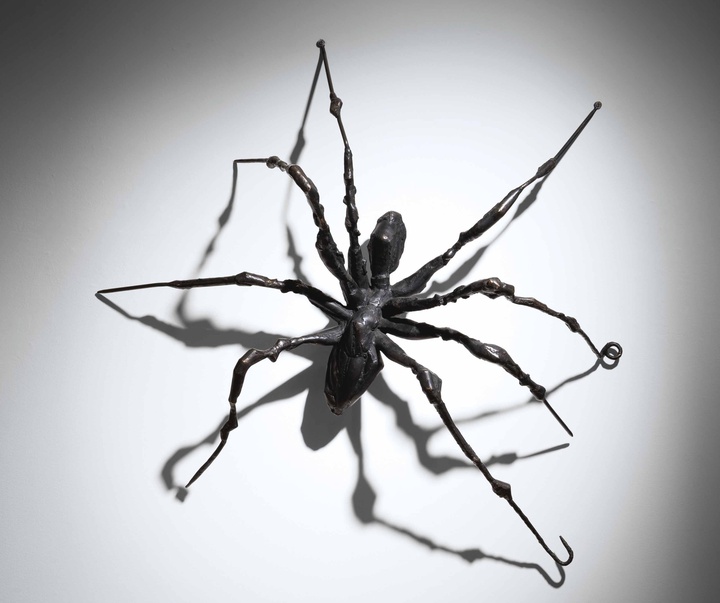 گالری مجسمه‌های لوئیز بورژوا هنرمند فرانسوی آمریکایی