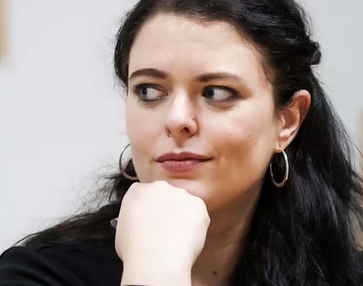 جولیا هوخبام