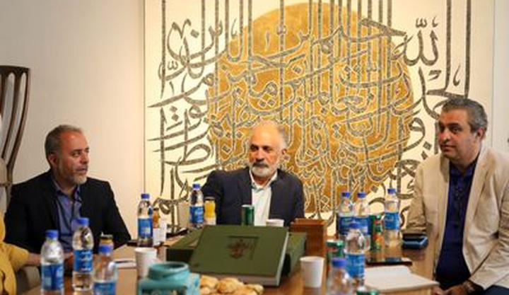 آرت‌بوک صادق تبریزی رونمایی شد | مروری بر آثار هنرمند در گالری سهراب