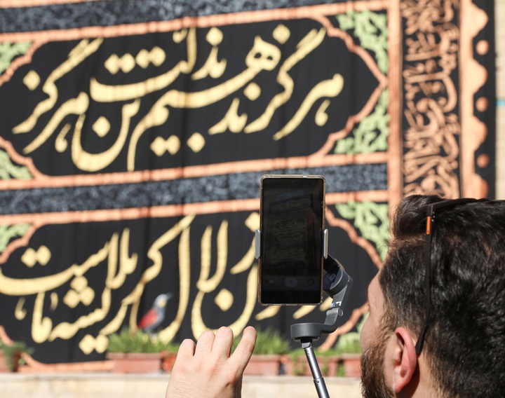 پیکار علیه ظالمان پیشه ماست؛ رونمایی از شاهکار خوشنویسان عاشورایی در حوزه هنری