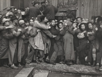 بررسی یک اثر از هانری کارتیه برسون در «شانگهای چین»، دسامبر ۱۹۴۸