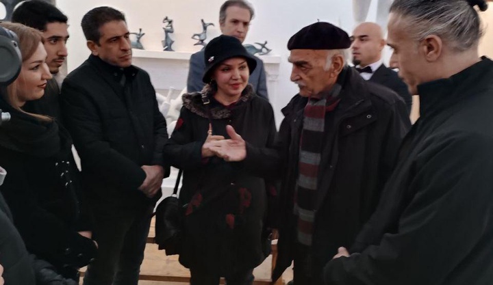 موقع تماشای این مجسمه ها مراقب باشید