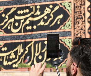 پیکار علیه ظالمان پیشه ماست؛ رونمایی از شاهکار خوشنویسان عاشورایی در حوزه هنری