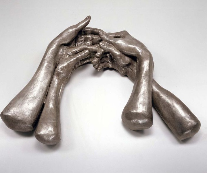 گالری مجسمه‌های لوئیز بورژوا هنرمند فرانسوی آمریکایی