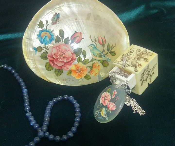 گالری آثار گل و مرغ و تذهیب شهلا قاضی زاده از ایران